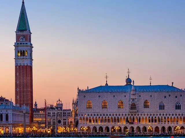 Tour Châu Âu — Milan, Venice, Munich, Zurich, Colmar, Interlaken, Innsbruck, Núi Titlis, Paris, Titisee — ảnh 6