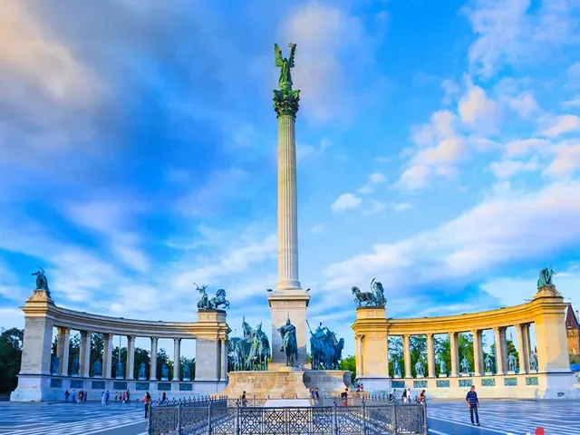 Tour Châu Âu — Áo, Séc, Slovakia, Hungary, Ba Lan — ảnh 2