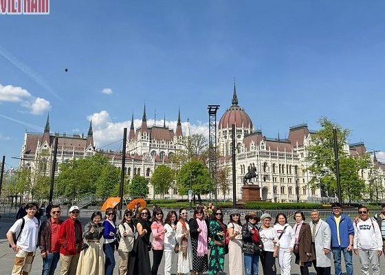 Tour Châu Âu — Đức, Áo, Hungary, Slovakia, Séc — ảnh 1