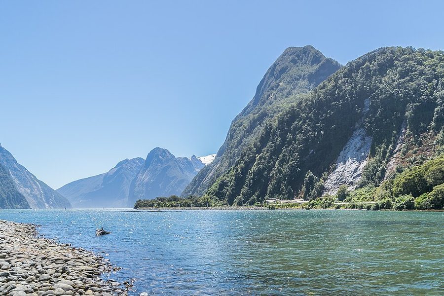 Auckland – Matamata – Rotorua – Waitomo – Queenstown – Milford Sound – Mt Cook – Tekapo – Christchurch