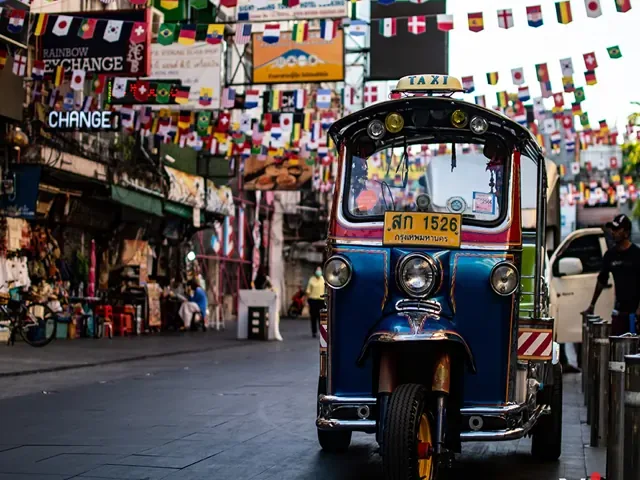 Tour Thái Lan — Bangkok, Pattaya, Thái Lan, Ẩm thực đường phố Thái Lan, Khám phá các khu mua sắm như: MBK, Central World, v.v... — ảnh 3